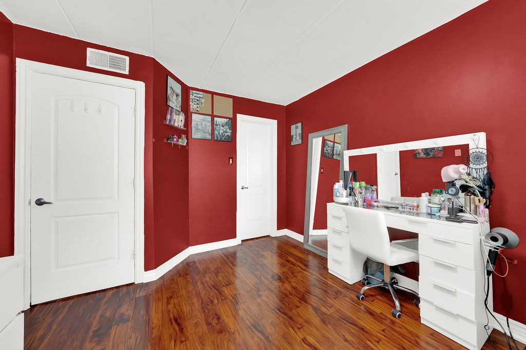 Gallery Image 13